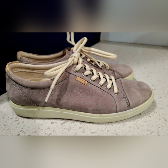 Ecco Women's Taupe Sneakers with Cream Laces | Size 7 - Picture 2 of 5